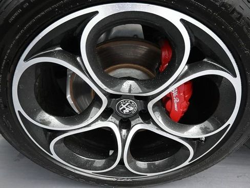 Used 2022 Alfa Romeo Stelvio Veloce image 29