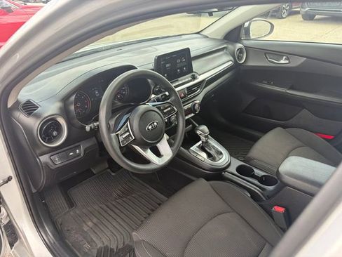 Used 2019 Kia Forte LXS image 2