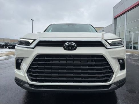 Used 2024 Toyota Grand Highlander Limited image 2