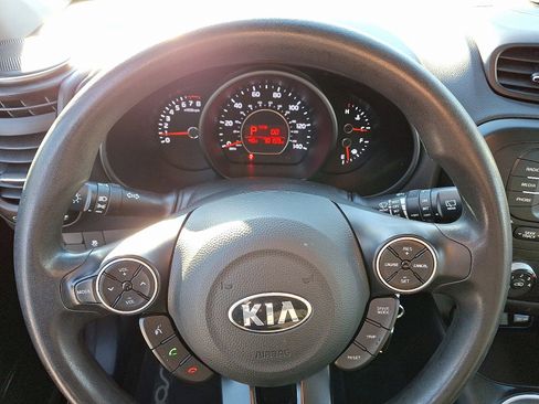 Used 2018 Kia Soul image 16