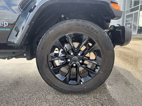 Used 2025 Jeep Wrangler Unlimited Sahara w/ Safety Group image 15