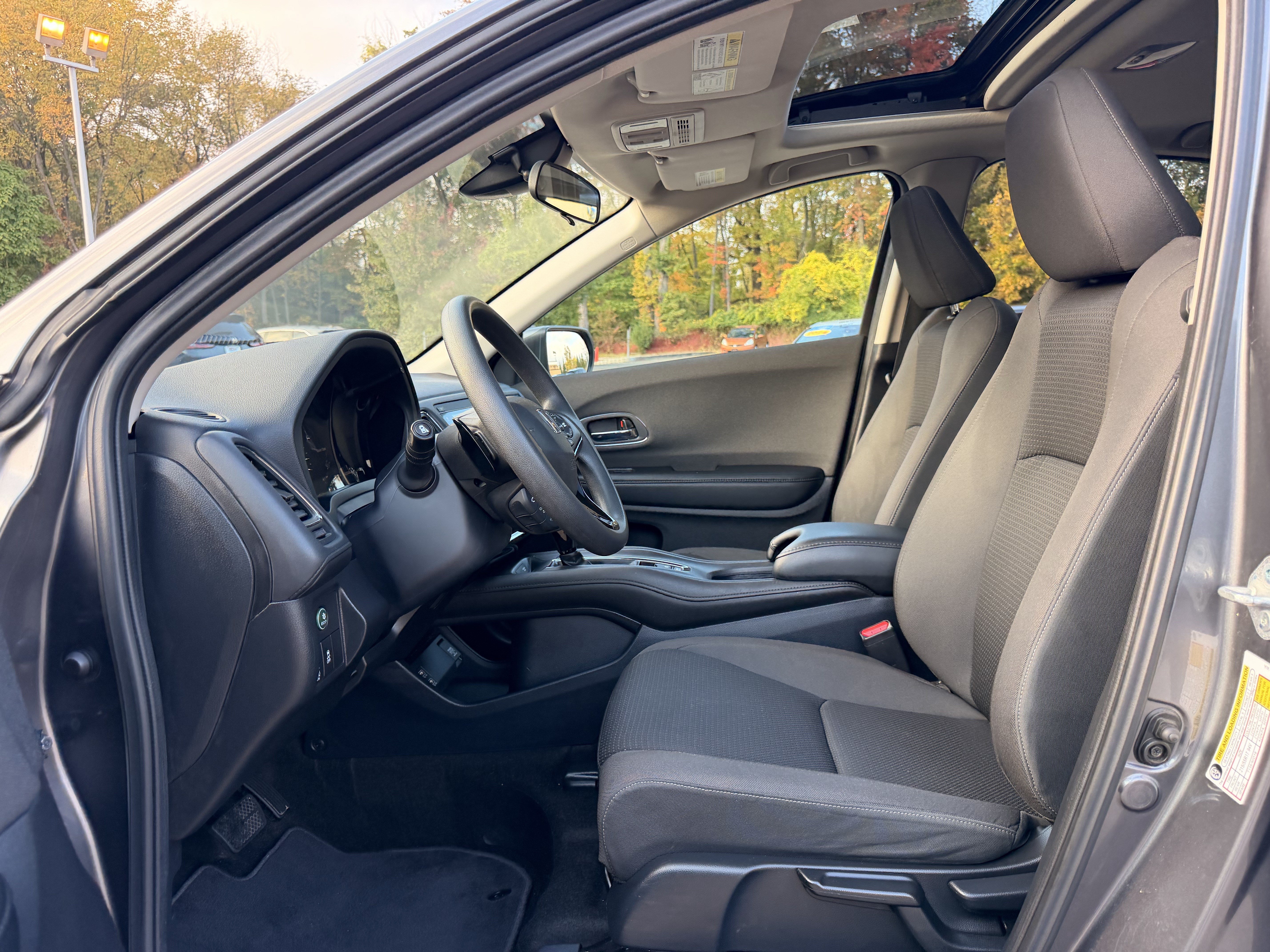 Used 2022 Honda HR-V EX image 11