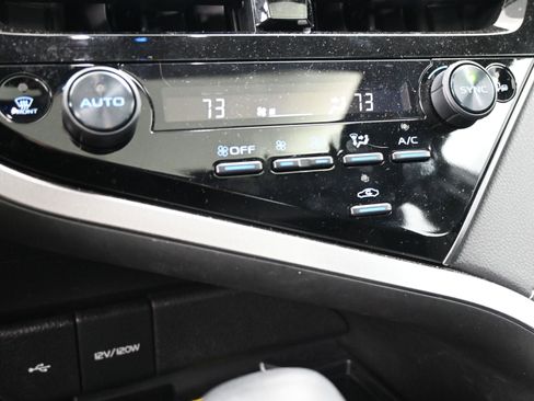 Used 2022 Toyota Camry SE image 14