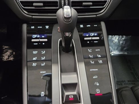 Certified 2026 Porsche Macan AWD/4WD image 23