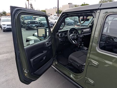 Used 2023 Jeep Wrangler Unlimited Rubicon 4xe AWD/4WD image 32