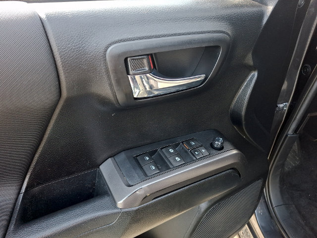 Used 2022 Toyota Tacoma TRD Sport w/ Technology Package AWD/4WD image 11