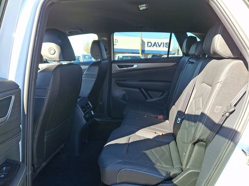 Used 2025 Volkswagen Atlas Cross Sport SE image 10