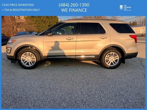 Used 2017 Ford Explorer XLT image 8