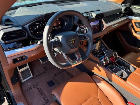 Used 2025 Lamborghini Urus SE AWD/4WD image 17