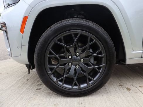Used 2026 Jeep Grand Cherokee Summit w/ Obsidian Package AWD/4WD image 33