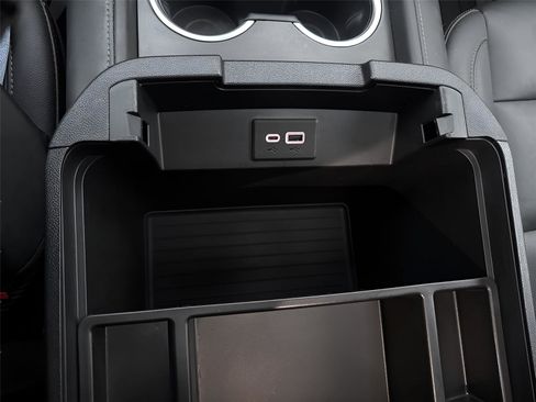 Used 2024 Chevrolet Suburban Z71 w/ Luxury Package image 35