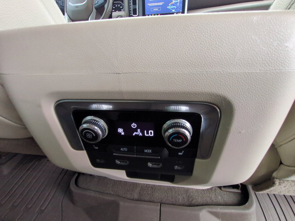 Used 2021 GMC Yukon XL Denali w/ Denali Premium Package RWD image 31