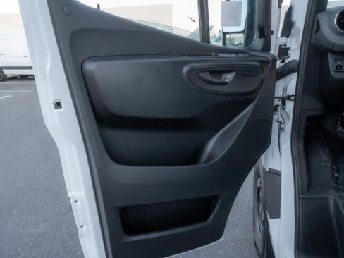 Used 2025 Mercedes-Benz Sprinter 2500 image 14
