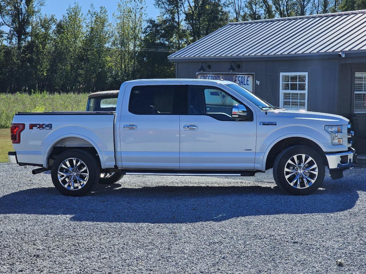 Used 2015 Ford F150 Lariat w/ Equipment Group 502A Luxury AWD/4WD image 14