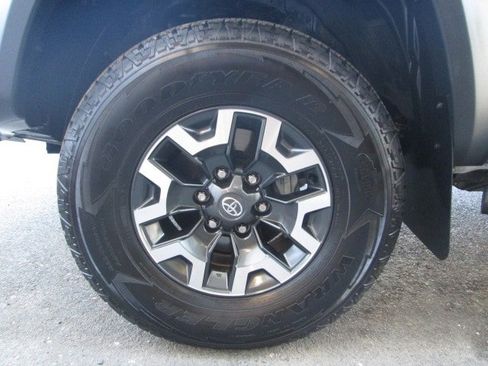 Used 2021 Toyota Tacoma TRD Off-Road image 23