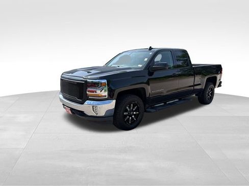 Used 2017 Chevrolet Silverado 1500 LT w/ All Star Edition AWD/4WD image 7