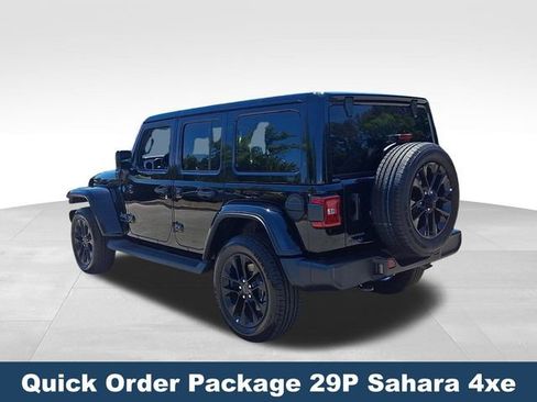 Used 2025 Jeep Wrangler Unlimited Sahara AWD/4WD image 5