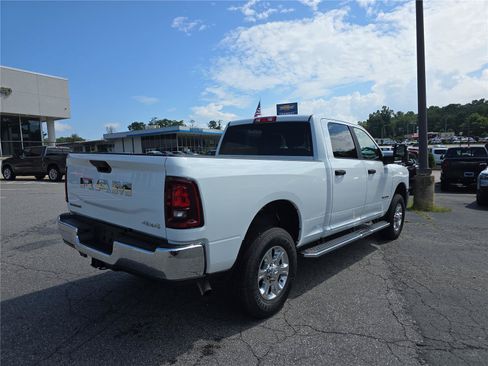 Used 2026 RAM 2500 Big Horn AWD/4WD image 3