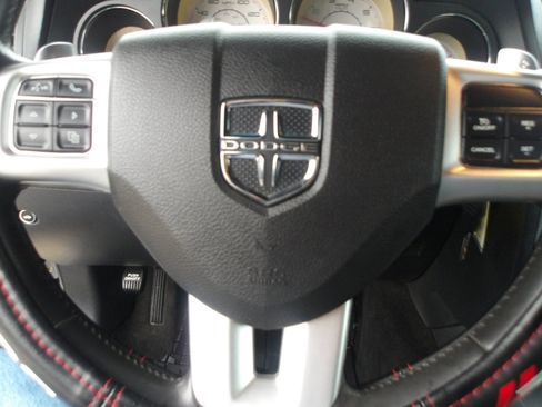 Used 2013 Dodge Challenger R/T image 14