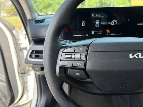 Used 2025 Kia K4 FWD image 16