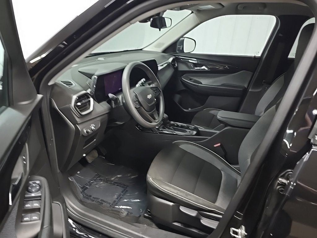 Used 2025 Chevrolet TrailBlazer LS w/ LS Convenience Package AWD/4WD image 28