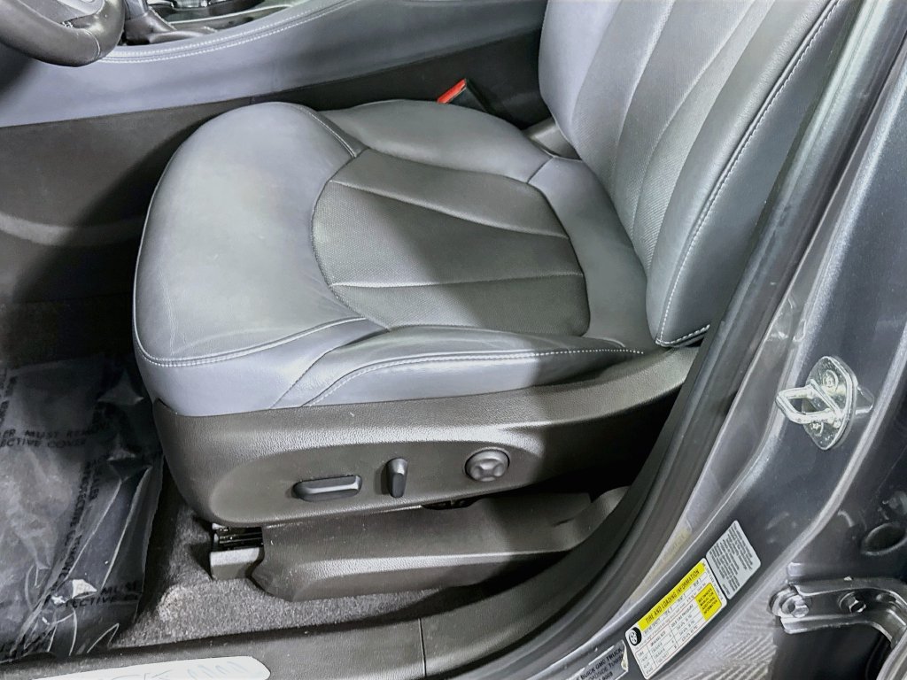 Used 2019 Buick Envision Premium w/ LPO, Cargo Package AWD/4WD image 23