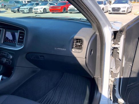 Used 2022 Dodge Charger SXT w/ Blacktop Package image 19