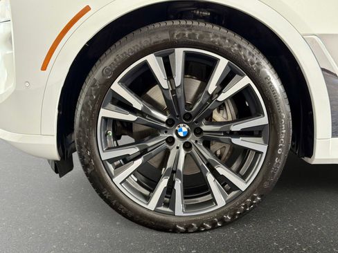 Used 2024 BMW X7 xDrive40i w/ Premium Package AWD/4WD image 21