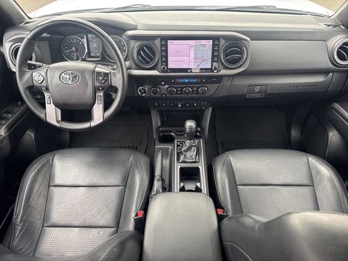 Used 2022 Toyota Tacoma TRD Off-Road w/ TRD Premium Off Road Package AWD/4WD image 21
