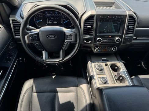Used 2018 Ford Expedition XLT w/ Equipment Group 202A AWD/4WD image 15