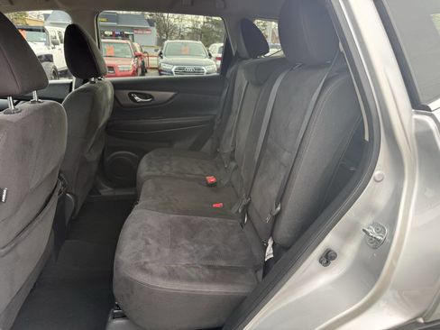 Used 2015 Nissan Rogue SV image 26