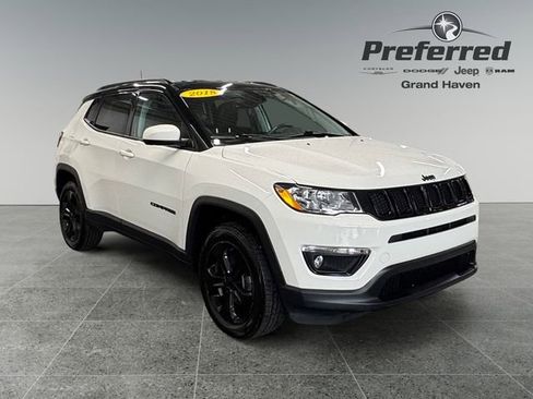 Used 2018 Jeep Compass Latitude w/ Popular Equipment Group AWD/4WD image 1