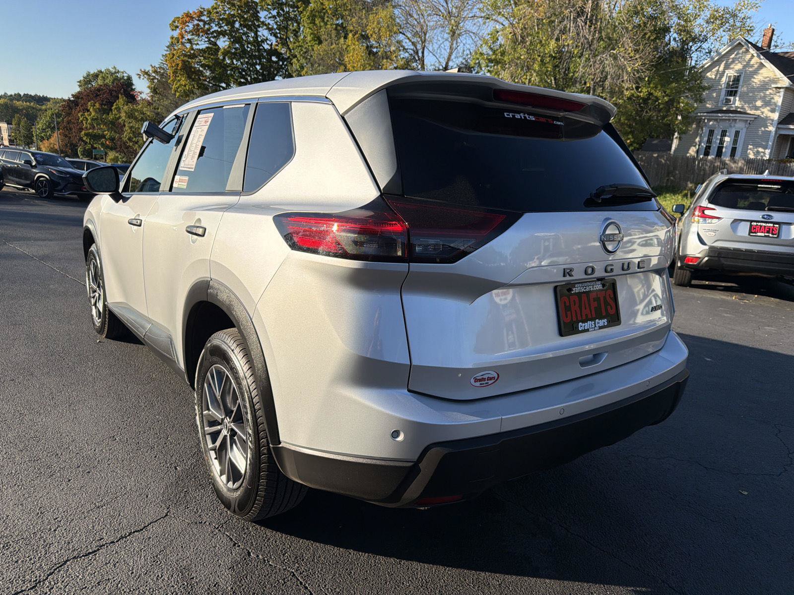 Used 2024 Nissan Rogue S AWD/4WD image 3