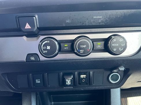 Used 2019 Toyota Tacoma SR5 image 22