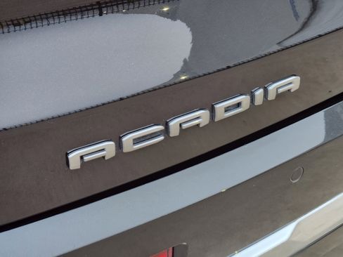 Used 2023 GMC Acadia Denali image 11