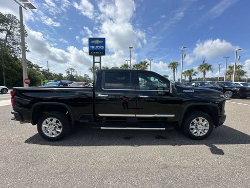 Used 2024 Chevrolet Silverado 2500 High Country w/ High Country Premium Package AWD/4WD image 17