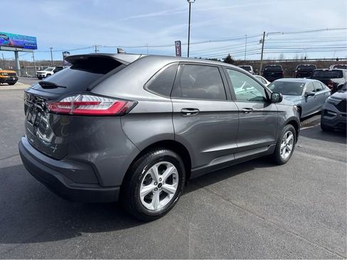 Certified 2024 Ford Edge SE image 5