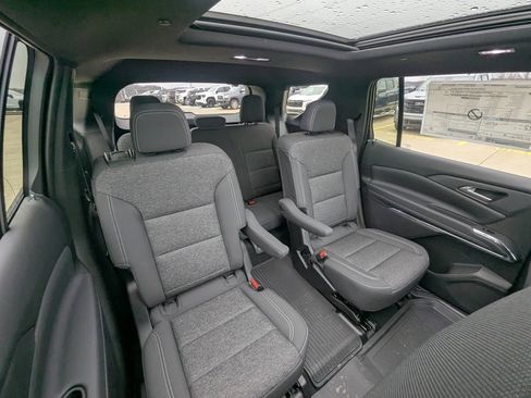New 2026 Chevrolet Traverse LT image 14