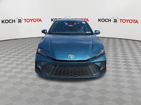 Used 2025 Toyota Camry SE FWD image 2