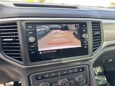 Certified 2021 Volkswagen Atlas Cross Sport SE w/ Panoramic Sunroof Package image 25