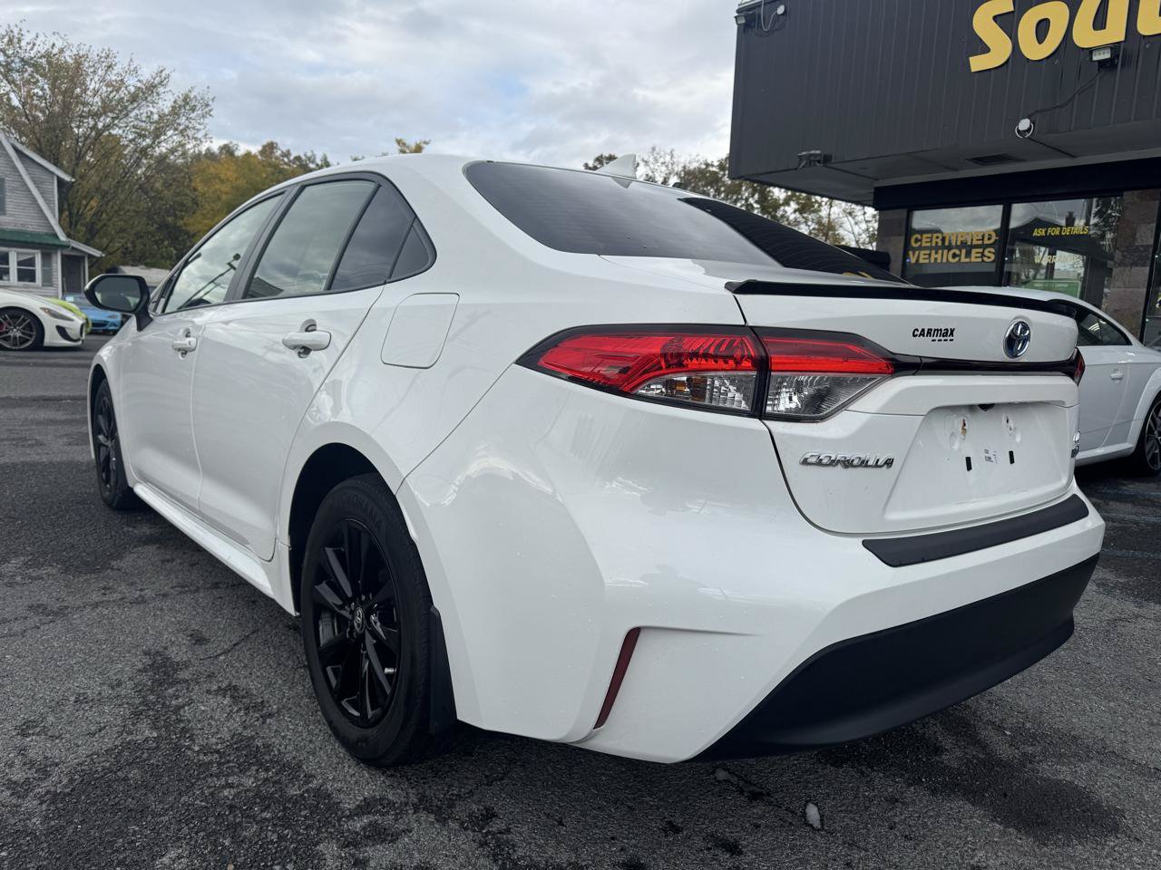 Used 2023 Toyota Corolla LE w/ LE Convenience Package FWD image 8
