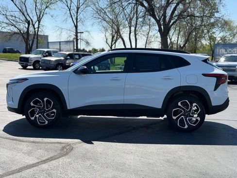 New 2026 Chevrolet Trax RS w/ Driver Confidence Package FWD image 4