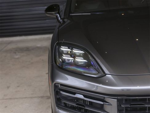 Certified 2024 Porsche Cayenne S image 10
