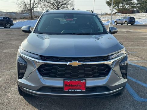 Used 2025 Chevrolet Trax LT w/ LT Convenience Package image 12