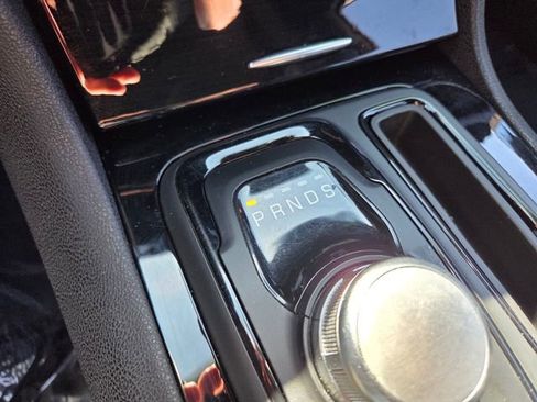 Certified 2023 Chrysler 300 S image 28