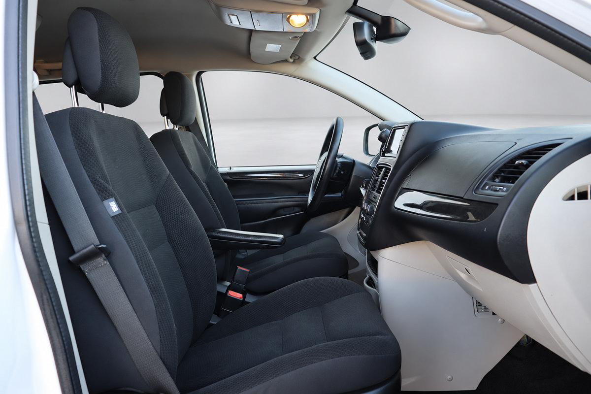 Used 2019 Dodge Grand Caravan SE FWD image 21