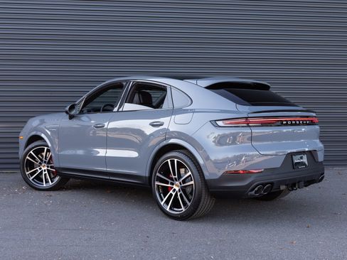New 2026 Porsche Cayenne S image 3