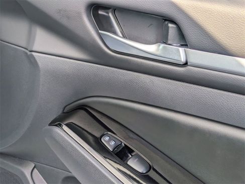 Used 2025 Nissan Altima 2.5 SR image 32