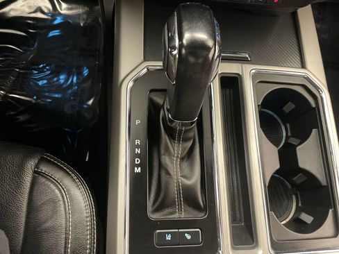 Used 2019 Ford F150 Lariat w/ Equipment Group 502A Luxury AWD/4WD image 10