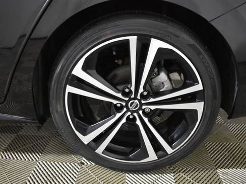 Certified 2021 Nissan Sentra SR FWD image 37